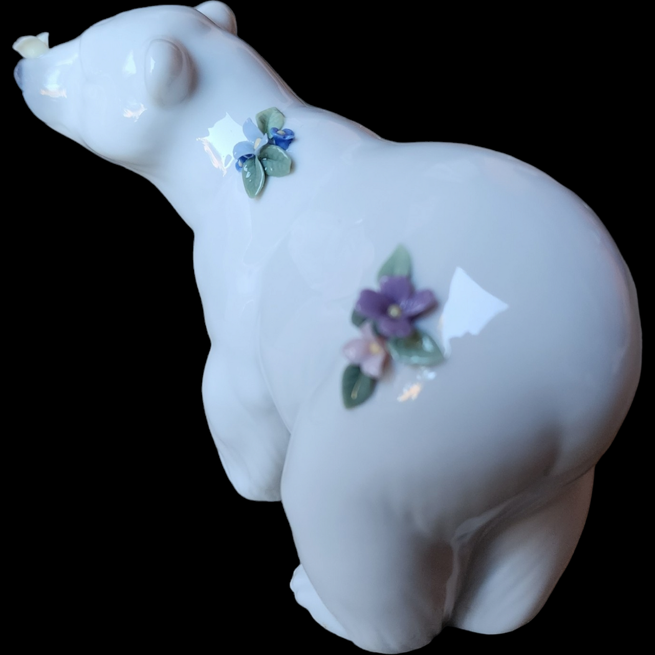 Lladro Animals-Wild Attentive Polar Bear With Flowers Figurine Collectible Boxed