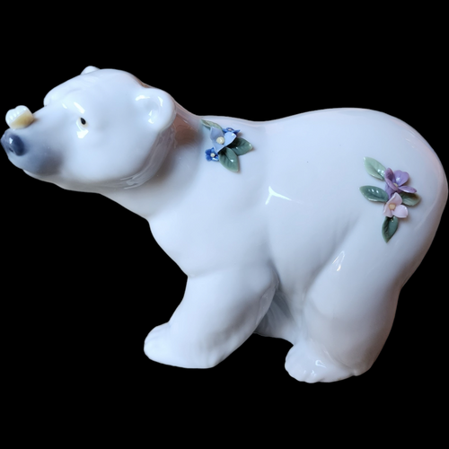 Lladro Animals-Wild Attentive Polar Bear With Flowers Figurine Collectible Boxed