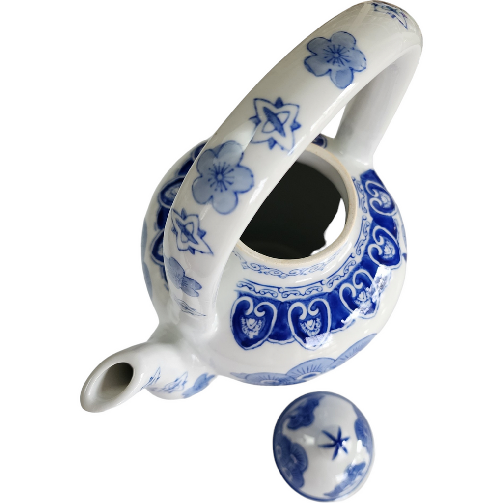 Mann, Seymour Blue White Oriental Scene Coffeepot/Teapot