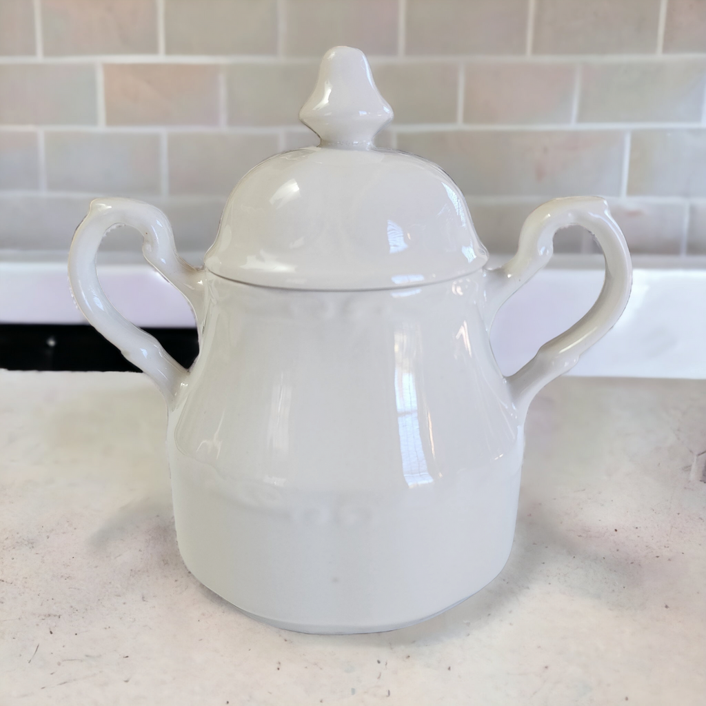Meakin J & G Sterling Colonial All White Scalloped Sugar Bowl & Lid