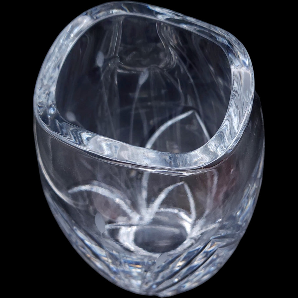 10" Mikasa Crystal Petit Points Etched Cut Glass Crystal Flower Vase