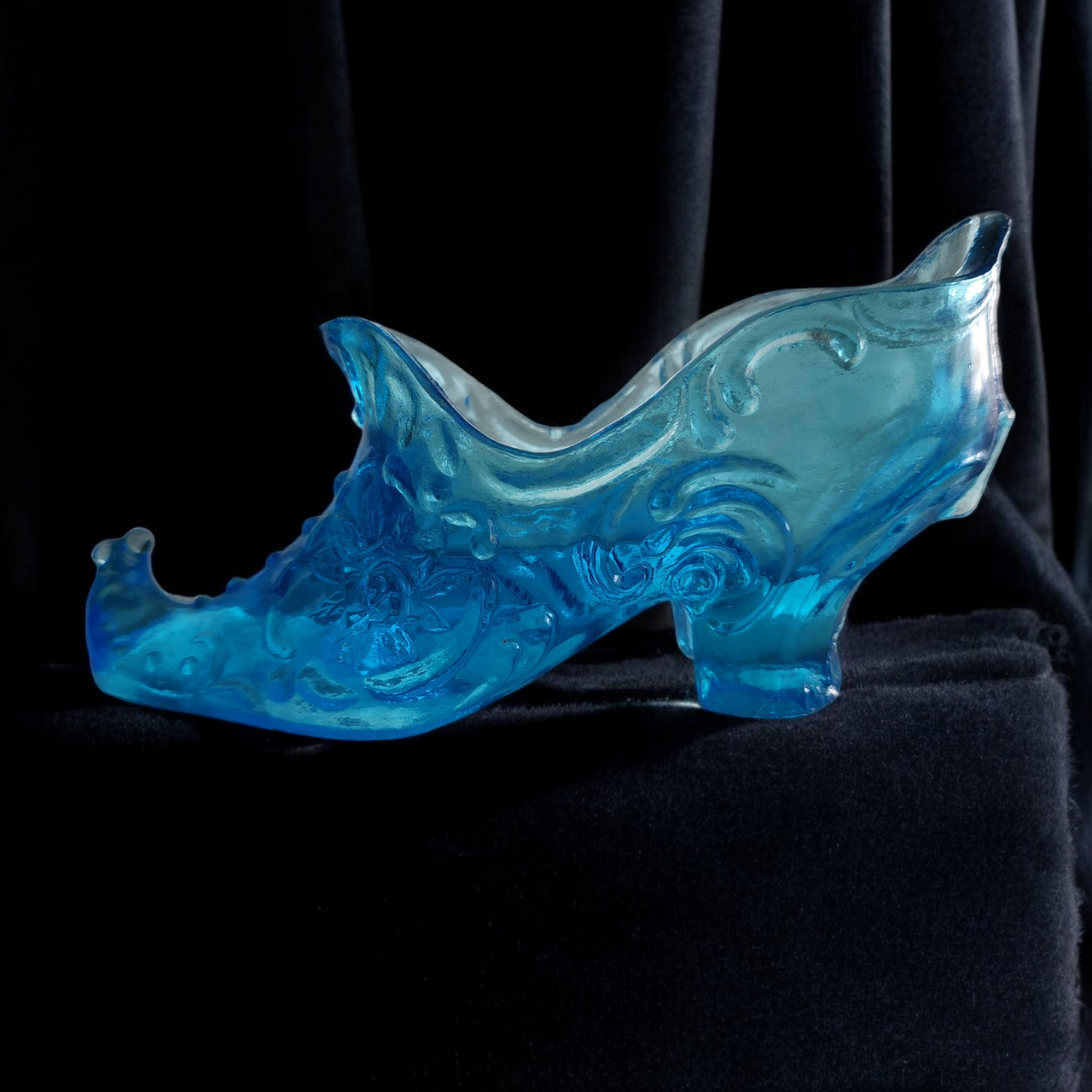 Mosser Ohio Aqua Blue Glass Victorian Large Slipper Vase