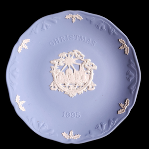 Wedgwood Jasperware Victorian Christmas Traditions Angels Plate 1995
