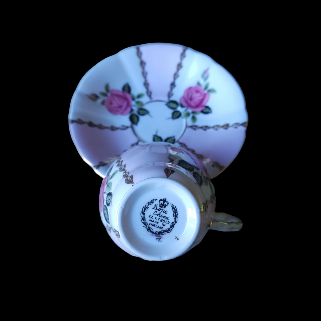 Bone China 22KT Gold Teacup & Saucer Set England