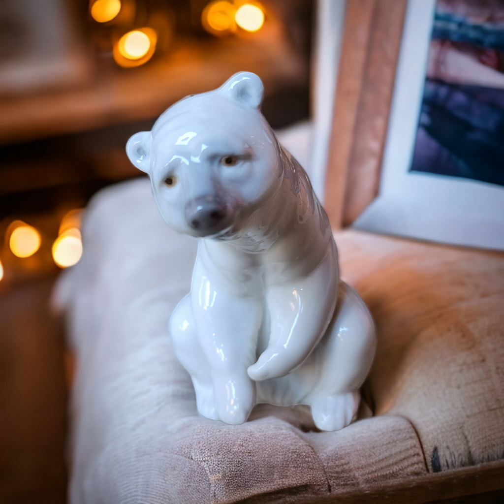 Lladro Animals-Wild Resting Polar Bear Figurine Collectible Boxed