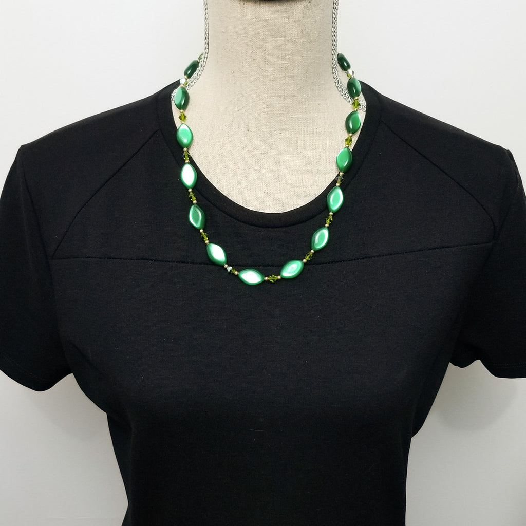 Vintage Thermoset Moonglow Lucite Necklace