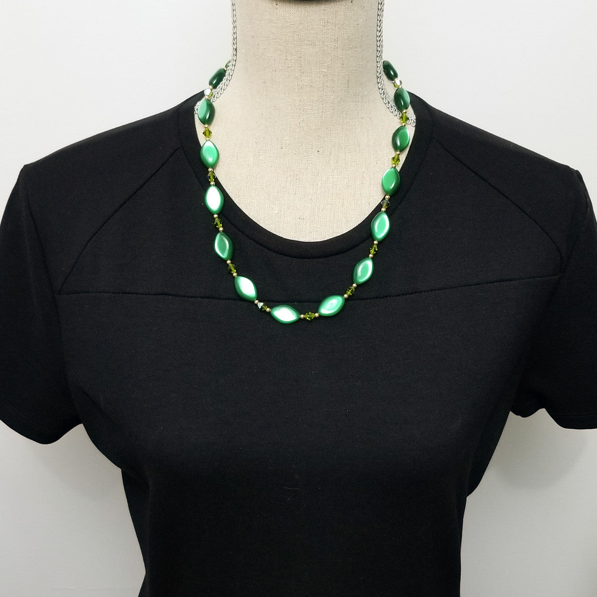 Vintage Thermoset Moonglow Lucite Necklace