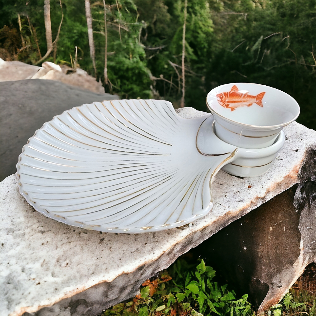 Royal Crown Porcelain Shell Shaped Appetizer Server with  Sauce Cup Ramekin