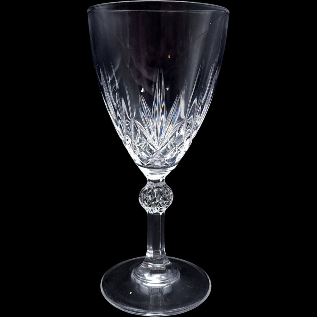 RCR Royal Crystal Rock Linea Gala Cut Crystal Wine Glass