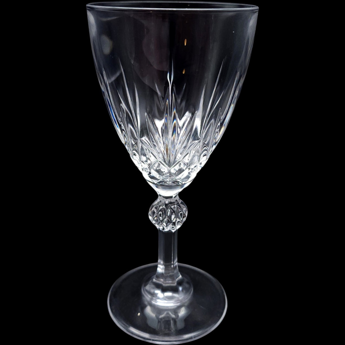 RCR Royal Crystal Rock Linea Gala Cut Crystal Wine Glass