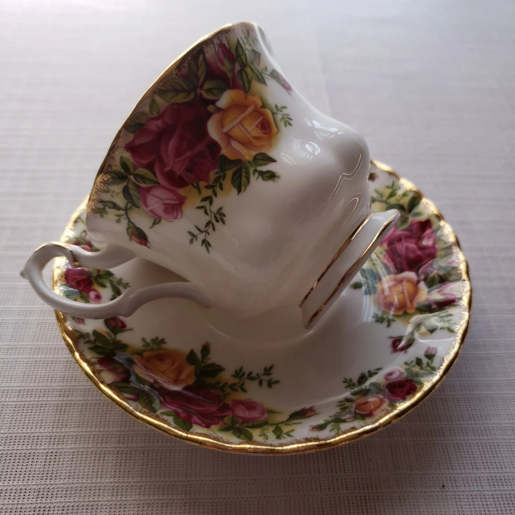 ROYAL ALBERT Old Country Roses Footed Cup & Saucer Set