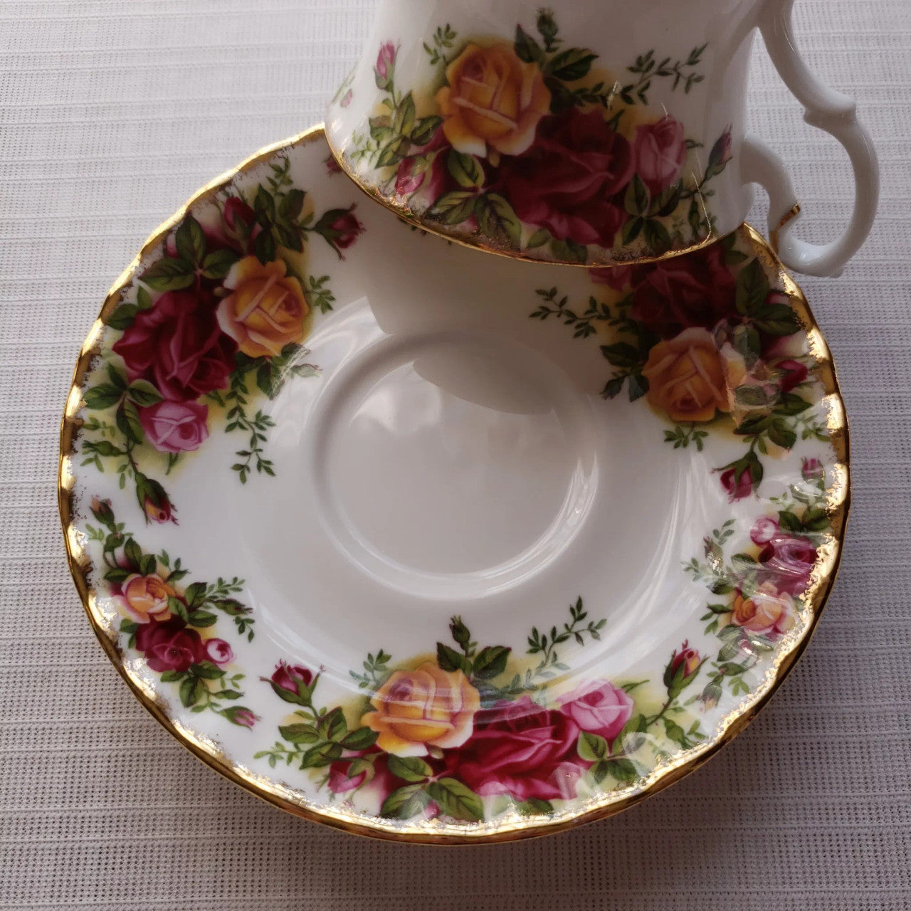 ROYAL ALBERT Old Country Roses Footed Cup & Saucer Set