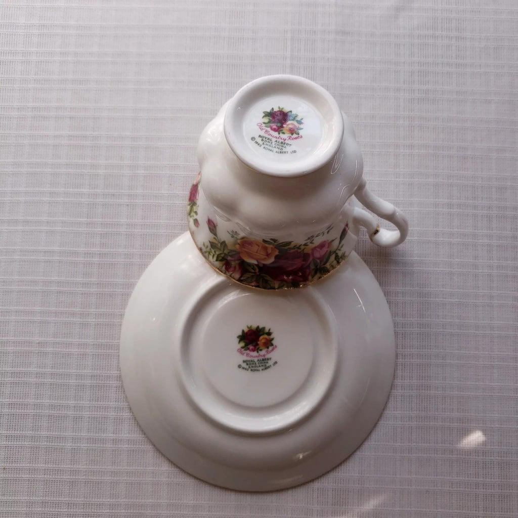 ROYAL ALBERT Old Country Roses Footed Cup & Saucer Set