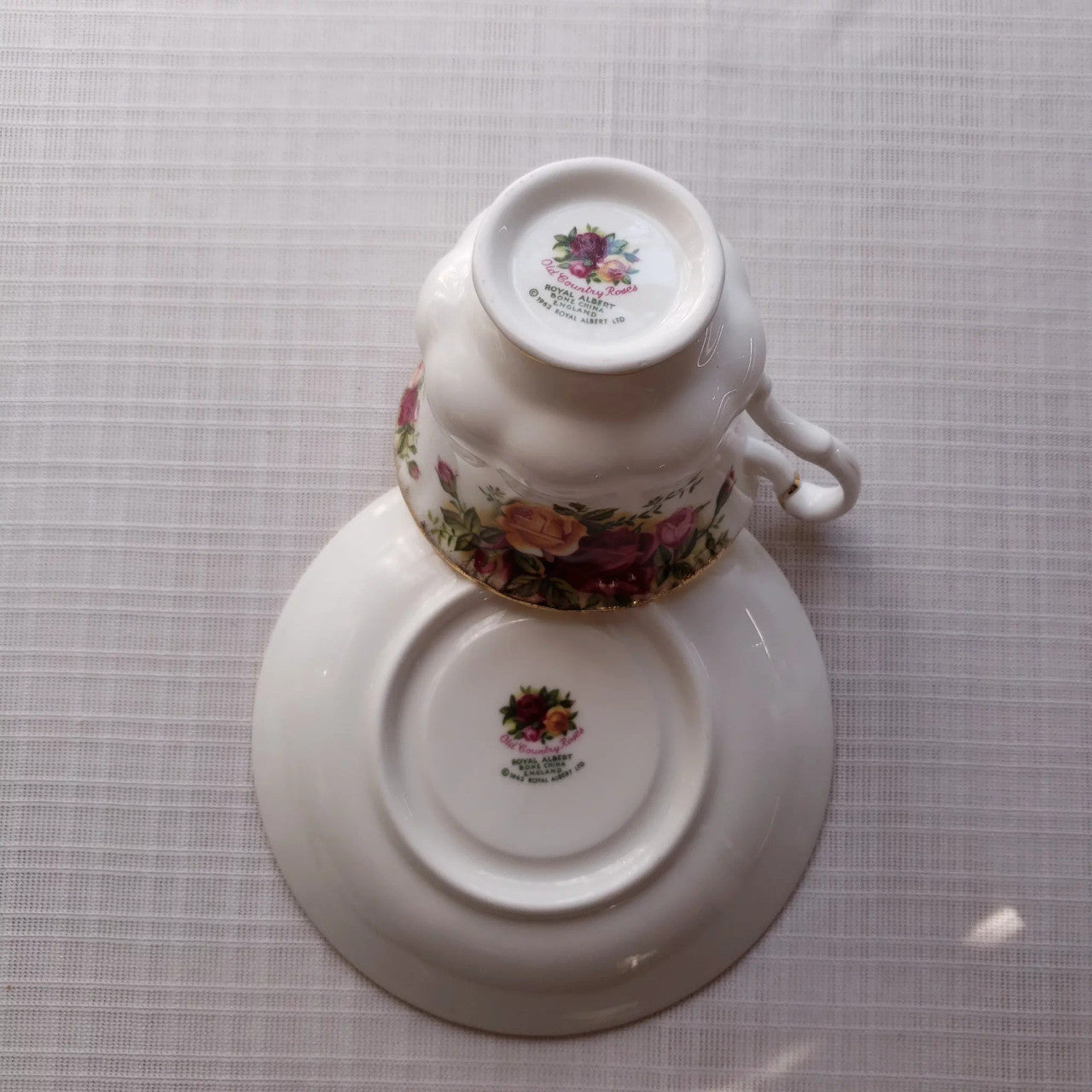 ROYAL ALBERT Old Country Roses Footed Cup & Saucer Set