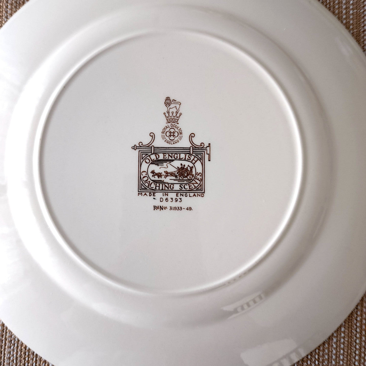 ROYAL DOULTON Old English Coaching Scenes Dinner Plate