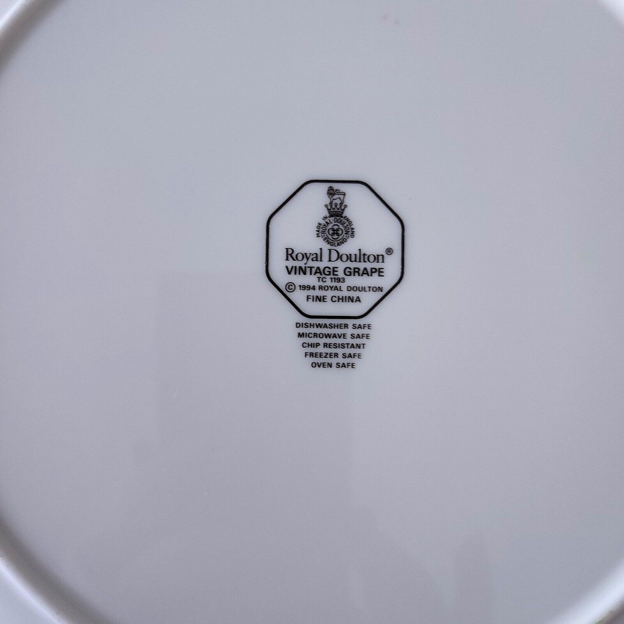 ROYAL DOULTON Vintage Grape Dinner Plate