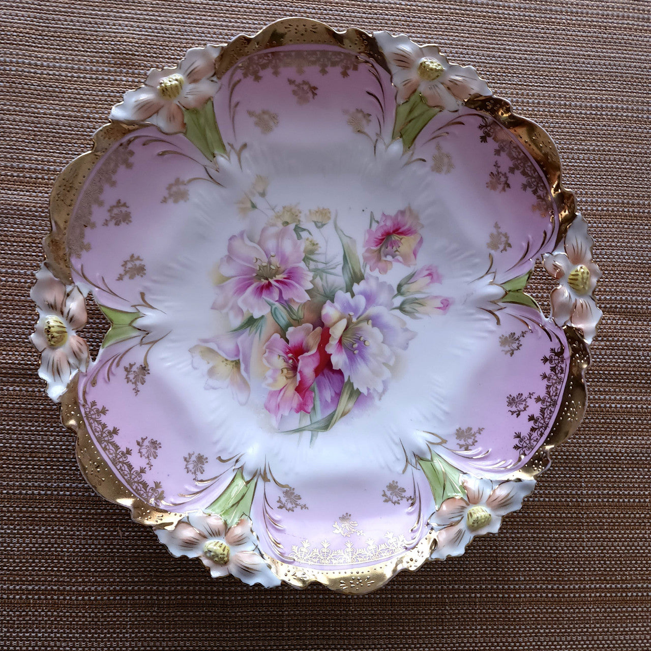 Reinhold Schlegelmilch R.S. Prussia Lily Mold, Floral Pattern in the Center Master Bowl
