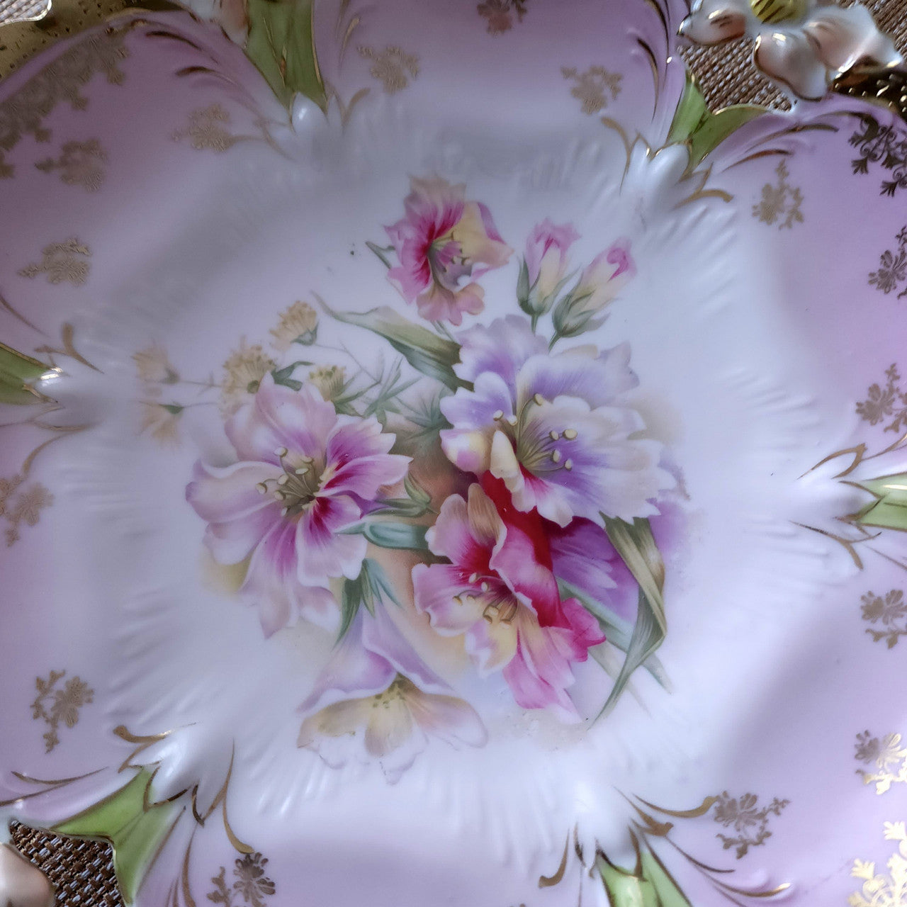 Reinhold Schlegelmilch R.S. Prussia Lily Mold, Floral Pattern in the Center Master Bowl