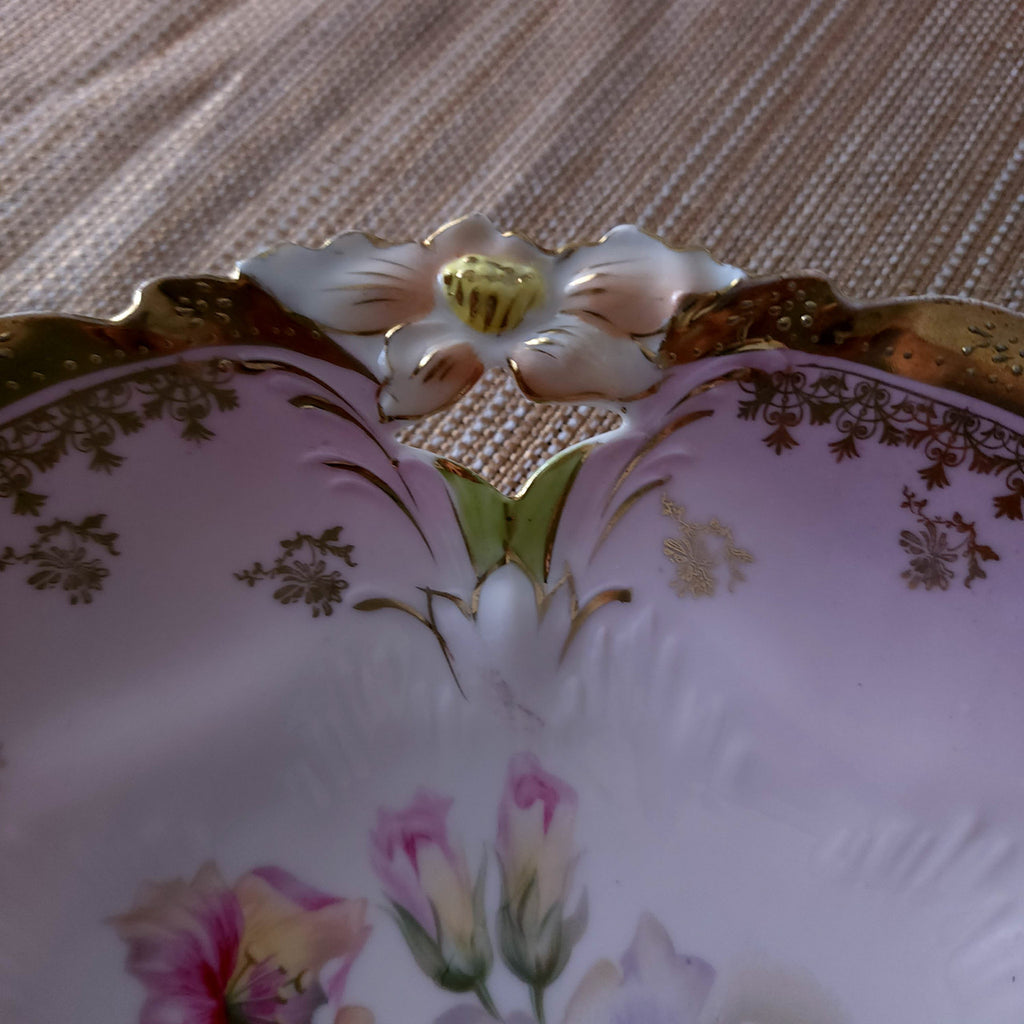 Reinhold Schlegelmilch R.S. Prussia Lily Mold, Floral Pattern in the Center Master Bowl