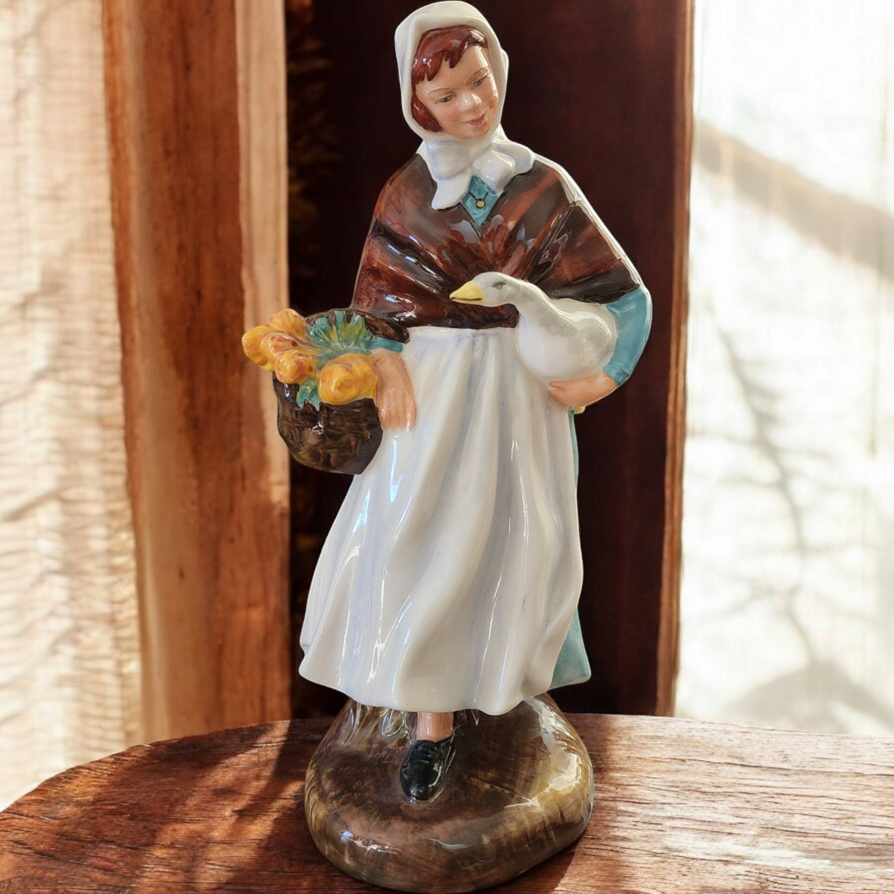 Royal Doulton Pretty Petites Ladies A Country Lass Figurine HN1991A No Box