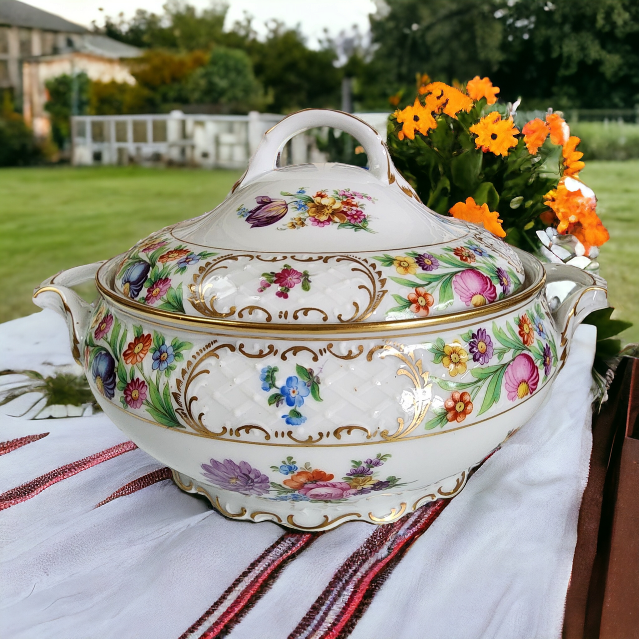 Schumann Bavaria Dresdner Art Multmotif Smooth Round Covered Vegetable Bowl