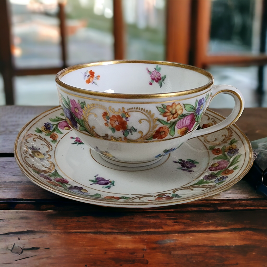 Schumann Bavaria Dresdner Art Multmotif Smooth Flat Cup & Saucer Set
