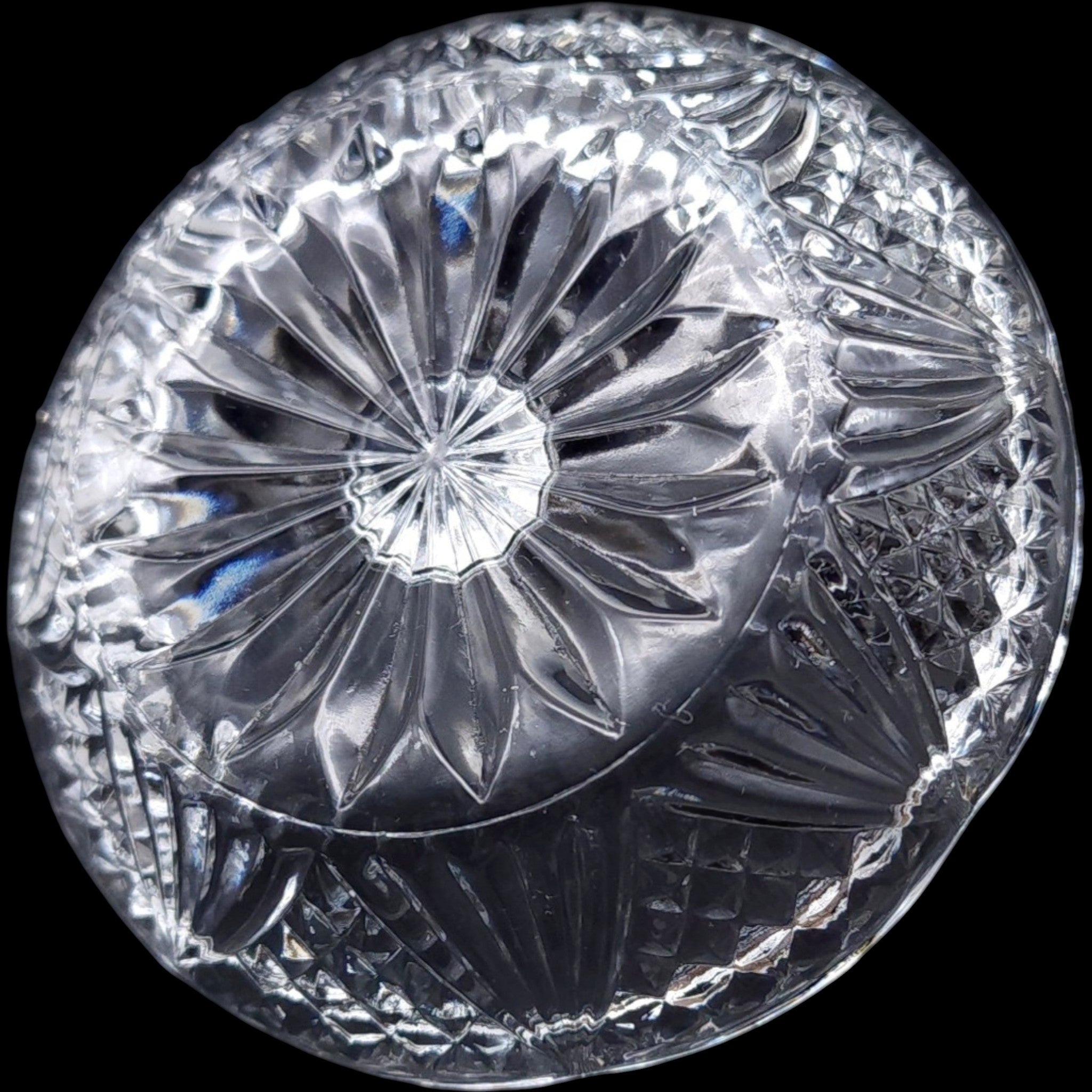 Shannon Crystal Designs of Ireland 24% Lead Crystal Hand Crafted Ring Holder