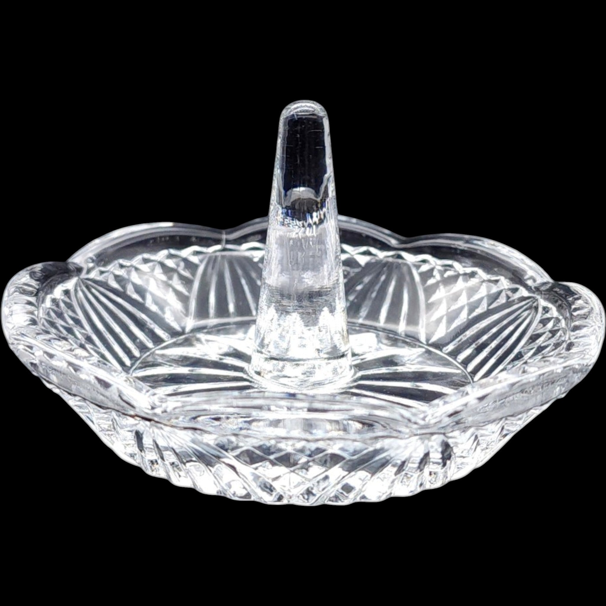 Shannon Crystal Designs of Ireland 24% Lead Crystal Hand Crafted Ring Holder