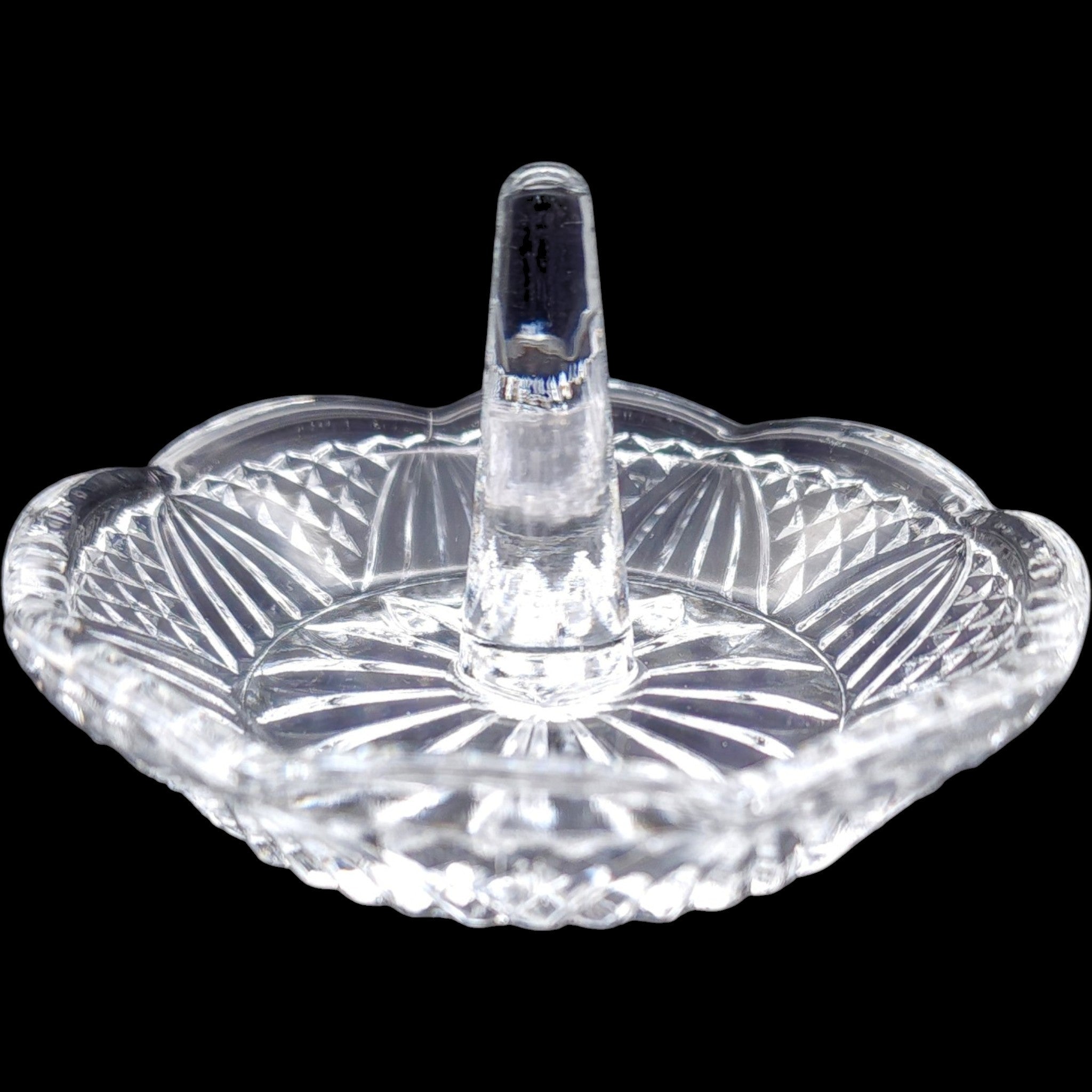 Shannon Crystal Designs of Ireland 24% Lead Crystal Hand Crafted Ring Holder
