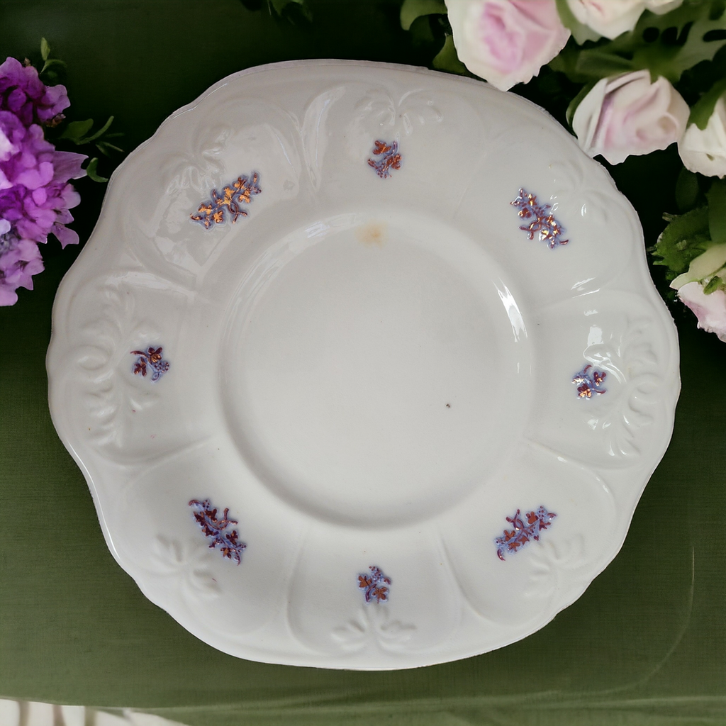 Unknown Manufacturer Embossleaf Raised Bluegrape Copperaccent  Handled Cake Plate
