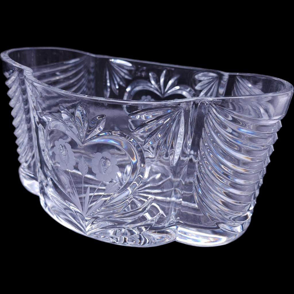 Unknown Manufacturer Swag Hearts Floral Lead Crystal Flower Vase