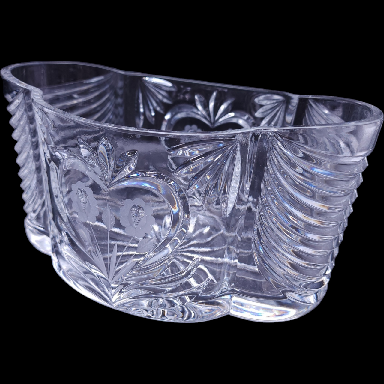 Unknown Manufacturer Swag Hearts Floral Lead Crystal Flower Vase