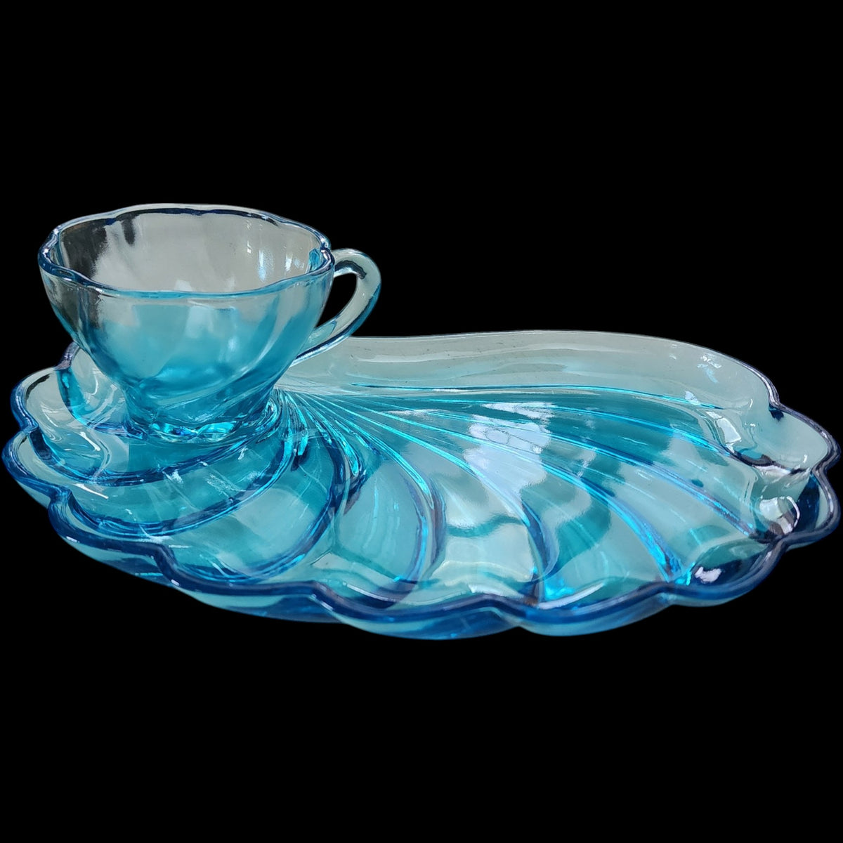 Vintage Hazel-Atlas Capri Aqua Blue Glass Seashell Snack Set 8 Piece Set for 4