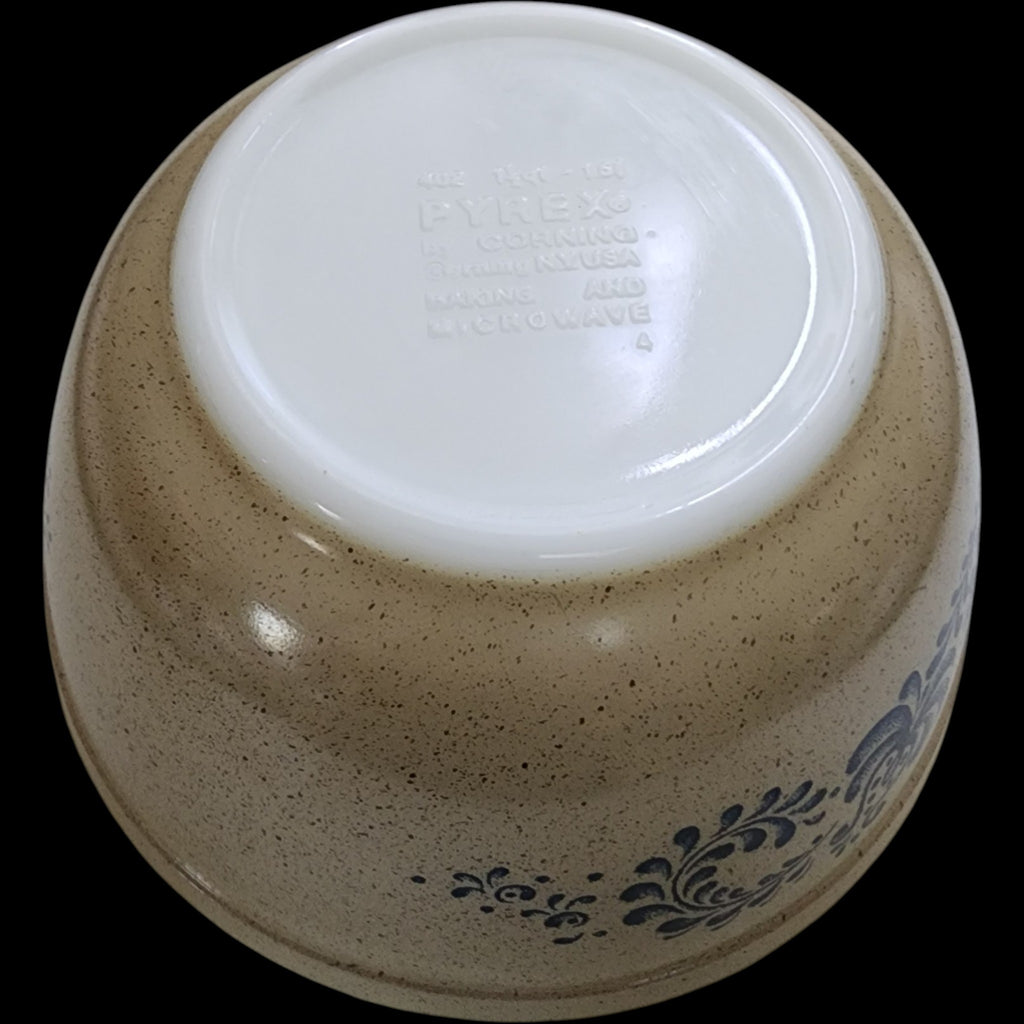 Vintage Pyrex Homestead 1.5 Qt Mixing Bowl #402
