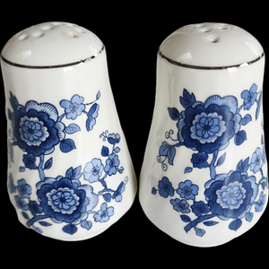 Wedgwood Royal Blue Floral Center Swirled Rim Salt & Pepper Set