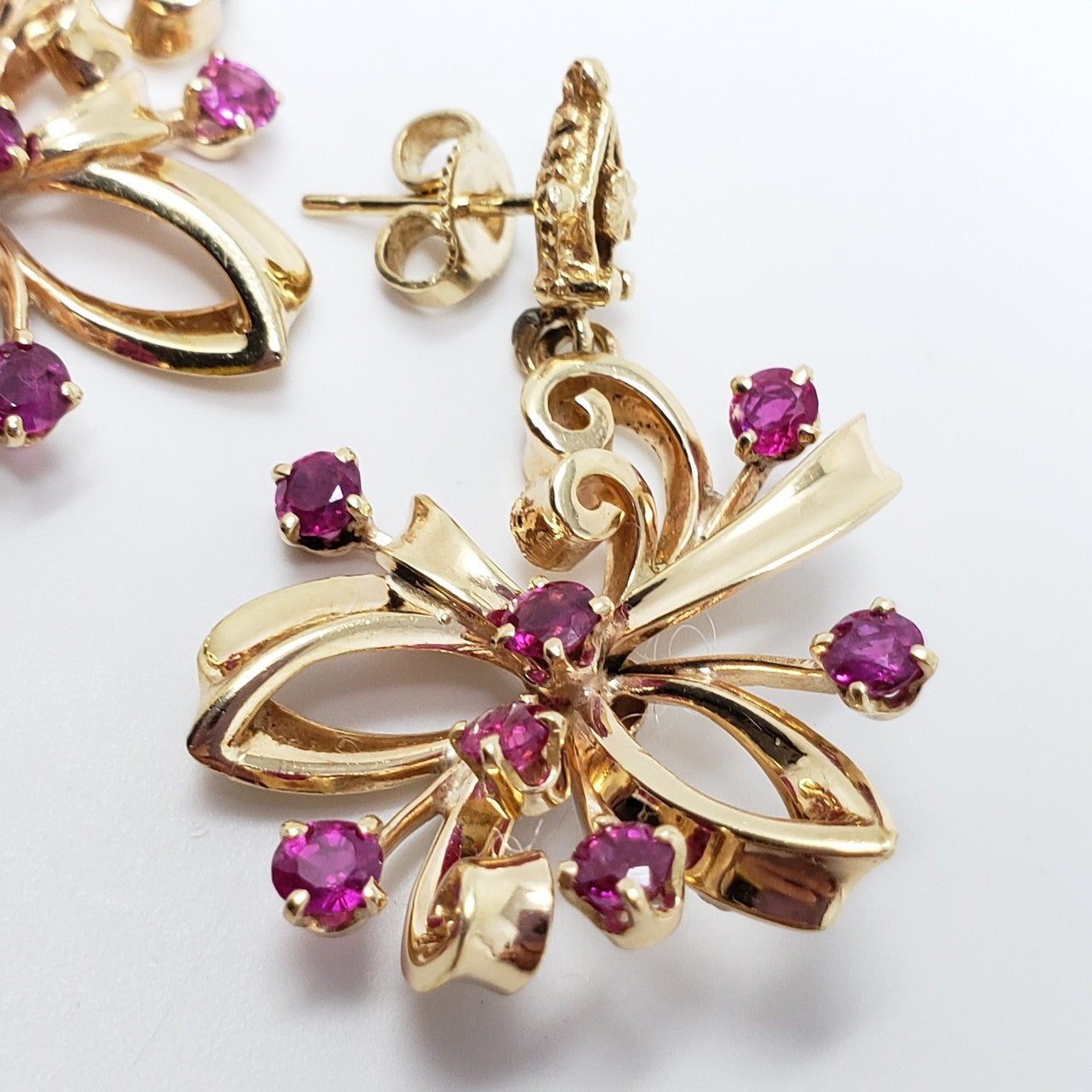 Vintage 2ct Ruby Dangling Earrings In Gold