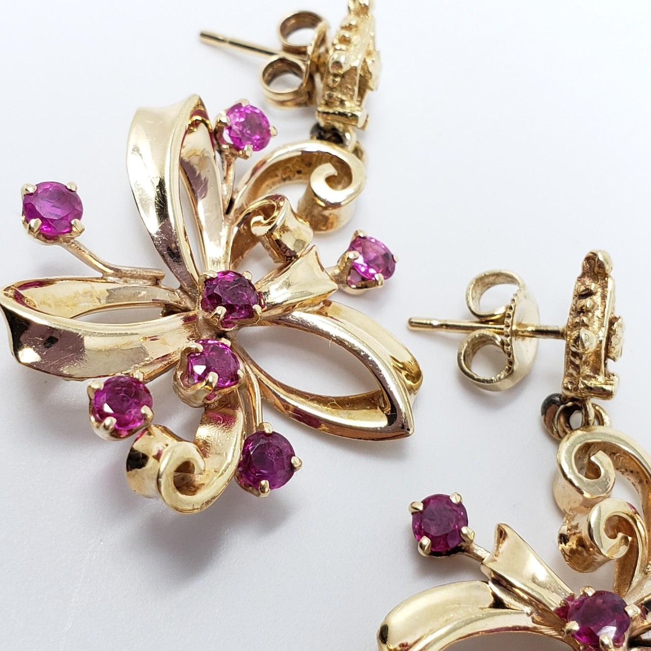 Vintage 2ct Ruby Dangling Earrings In Gold